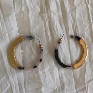 Espere Blonde Tortoise Shell Hoop Earrings